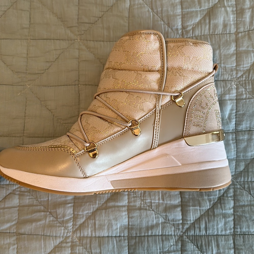 Like New Michael Kors Boots
